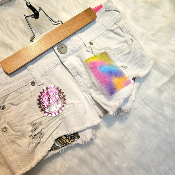 Almost Famous Shortie Boho Denim Shorts - Picture 2 of 7